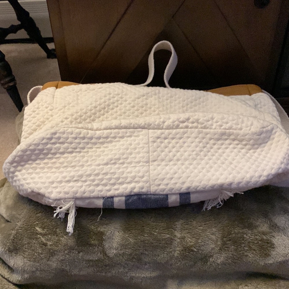 Used once Roxy crossbody. - Picture 5 of 8